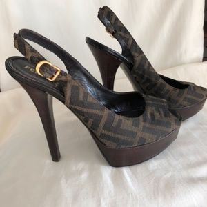 FENDI Peep Toe Org Fendi Logo heels